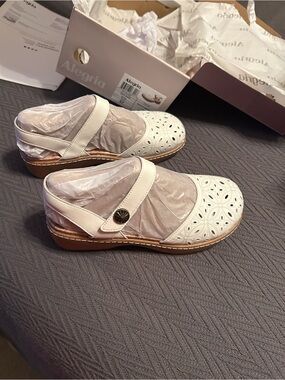 Alegria Women's White Perforated Mary Jane Clog